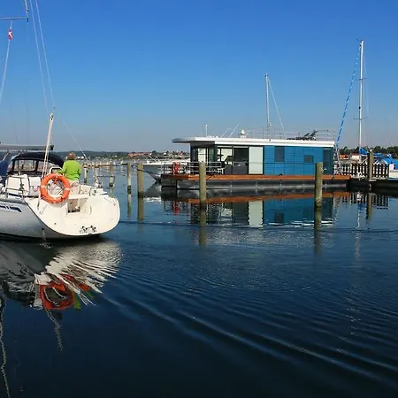Hausboot Fjordblik 船上ホテル Kollund Østerskov