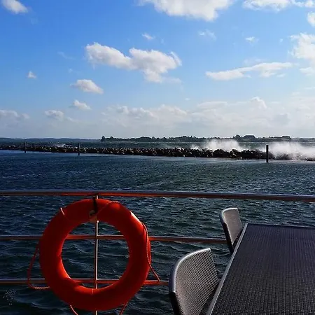 Hausboot Fjordblik 船上ホテル *