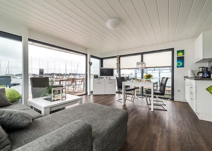 Hausboot Fjordblik 船上ホテル Kollund Østerskov