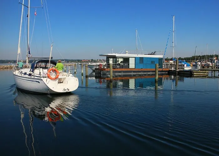 Hausboot Fjordblik 船上ホテル Kollund Østerskov