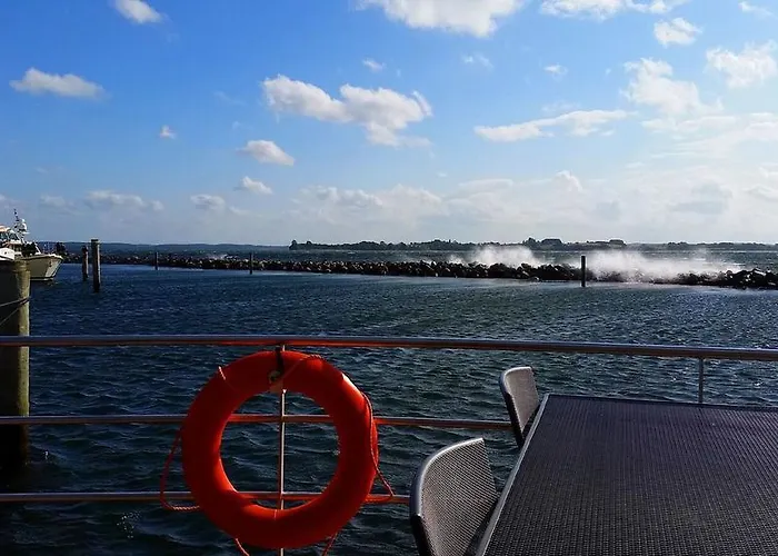 Hausboot Fjordblik 船上ホテル *