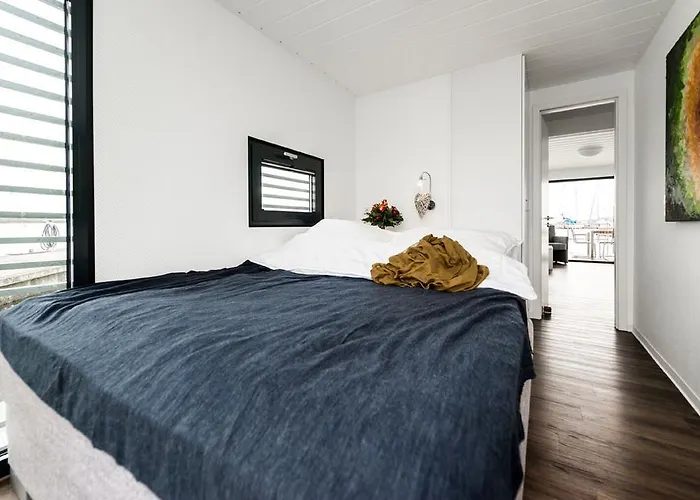 Hausboot Fjordblik 船上ホテル